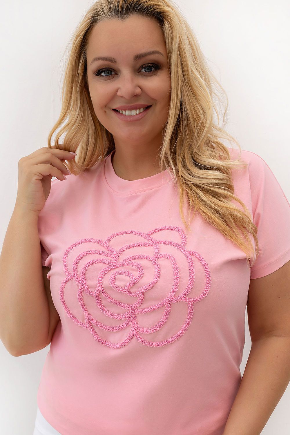 Plus size T-shirt model 230450 Relevance
